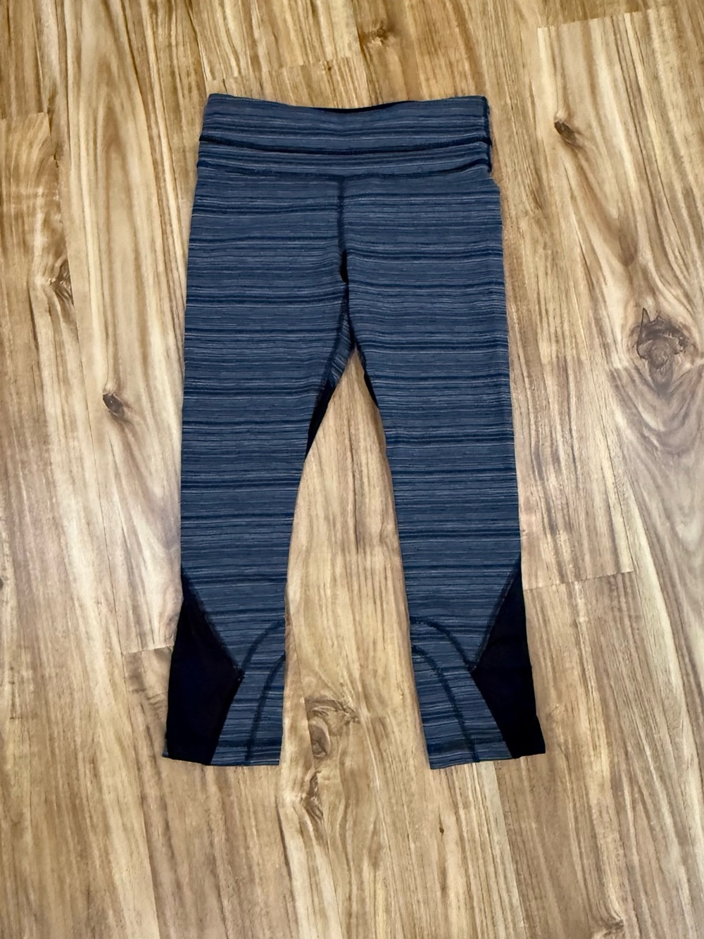 Lululemon Run: Inspire Crop II *Mesh 21"-Size 4